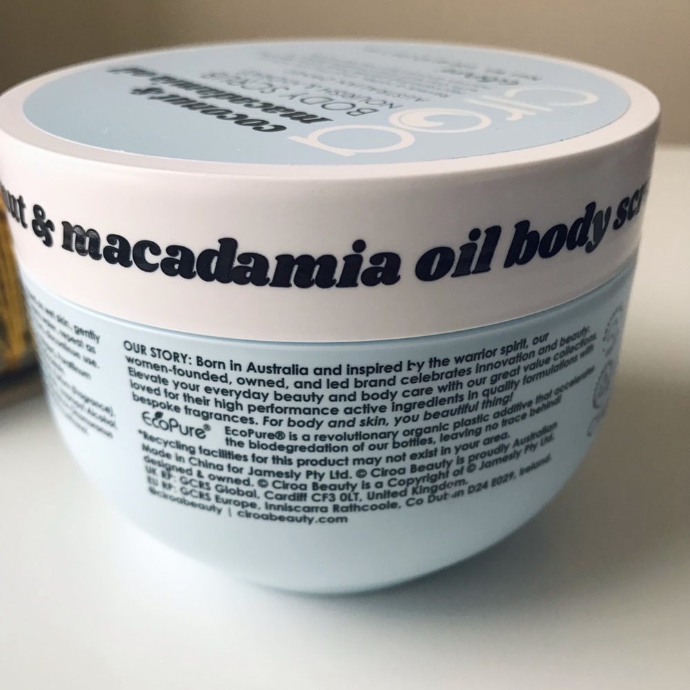 CIROA Body Scrub Coconut and Macadamia Oil, NWT, 15.8oz - Picture 5 of 9